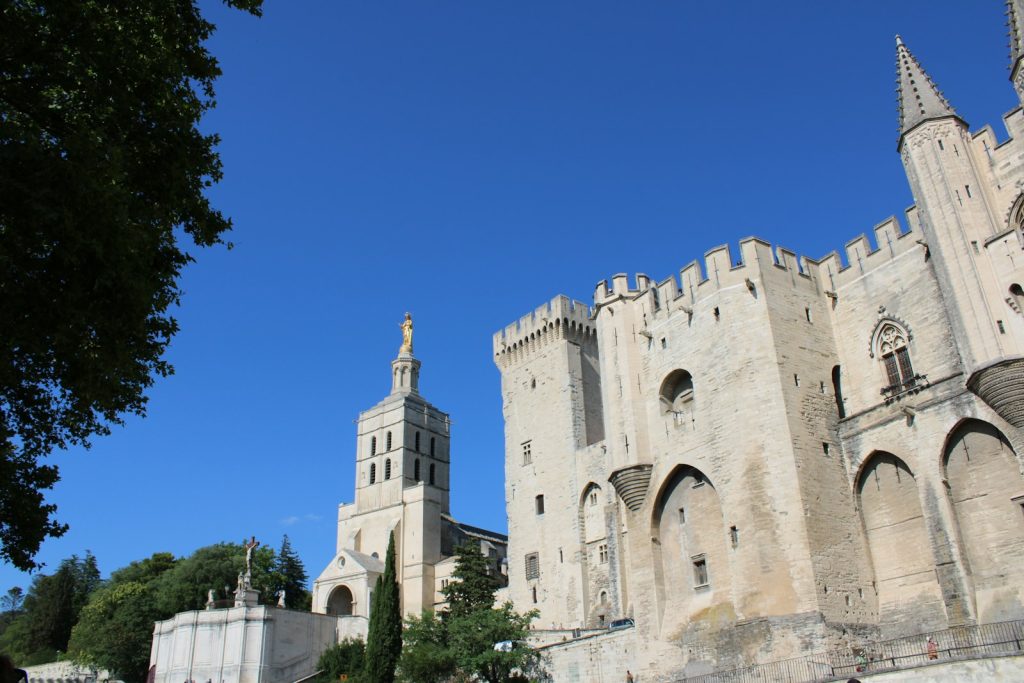 visiter avignon : histoire et culture en Vaucluse